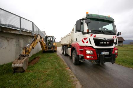 PRIPRAVA ZA NOVE EKOLOŠKE OTOKE CERKNICA MERCATOR 01 FOTO LJUBO VUKELIČ